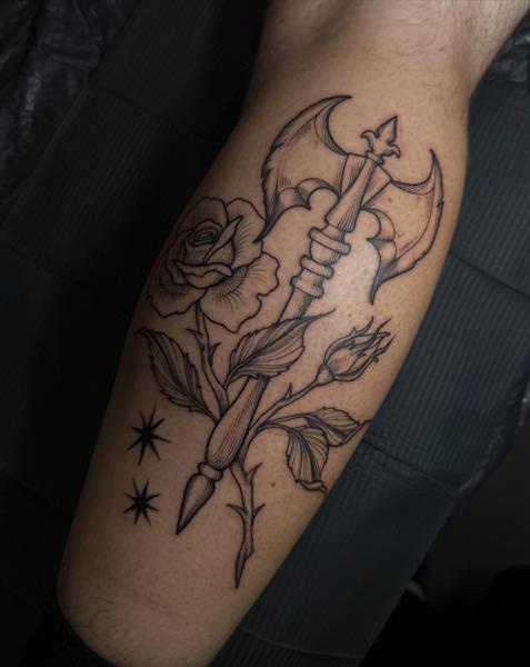 Linework axe and rose tattoo by @creepycrawlertattoo