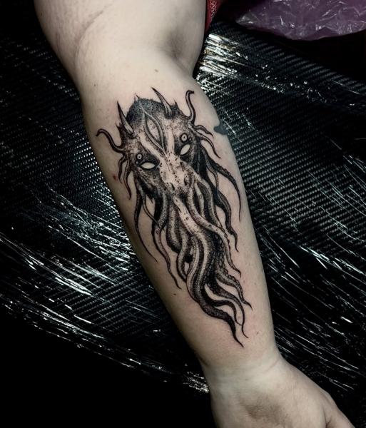 Blackwork cthulhu monster tattoo by @freakyface_
