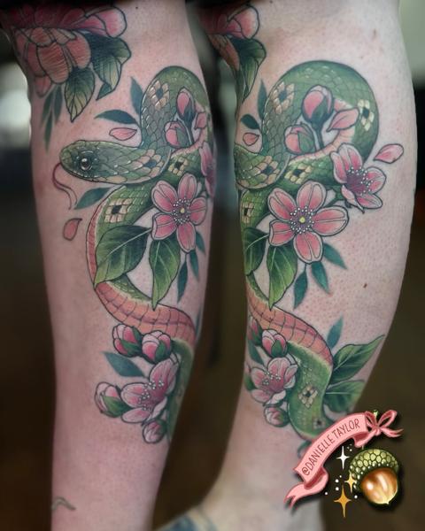 Neo-traditional floral snake tattoo by @danielletaylor