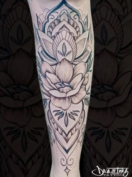 Ornamental blackwork floral mandala tattoo by @dan.of.inkz