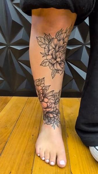 Illustrative floral peonies tattoo by @truelinestattoo