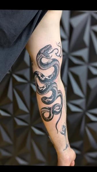 Blackwork aggressive snake tattoo by @truelinestattoo