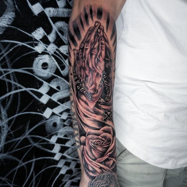 Realism praying hands rose tattoo by @truelinestattoo