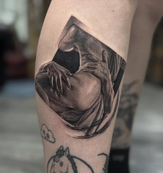 Realism embracing figures tattoo by @mrbaldaro