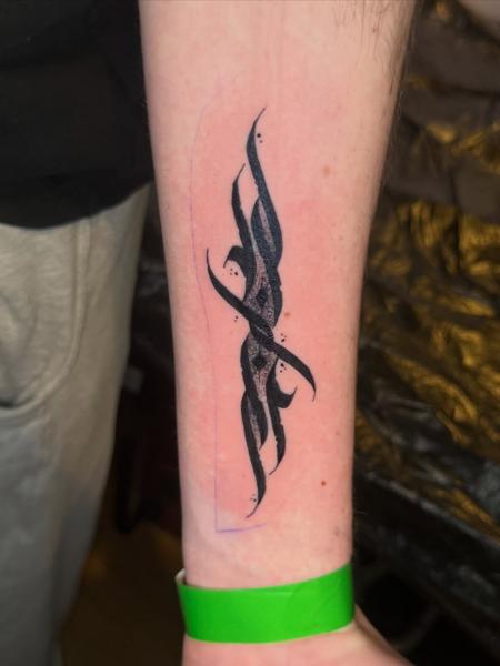 Blackwork abstract tribal tattoo by @monkhousetattoos