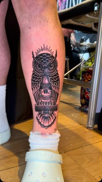 Blackwork owl skull tattoo by @monkhousetattoos