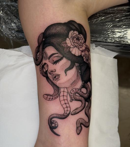 Blackwork medusa portrait tattoo by @delitetattoo