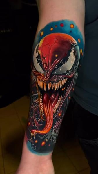 Realism alien creature tattoo by @komarov_tattoo