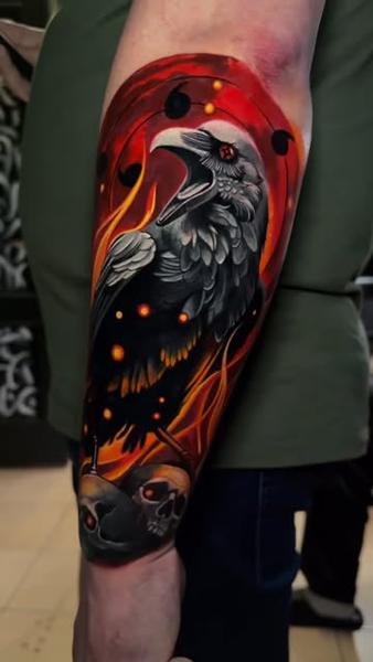 Realism raven and skull tattoo by @komarov_tattoo