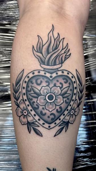 Traditional flaming heart tattoo by @derrythtattoos