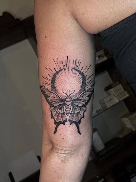 Blackwork moth with crescent tattoo by @insomnia_zls