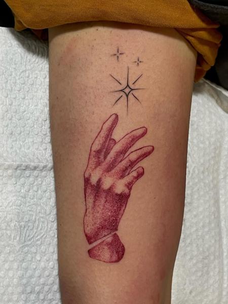 Fine line hand and stars tattoo by @insomnia_zls