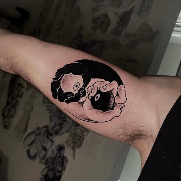 Blackwork yin yang hands tattoo by @insomnia_zls