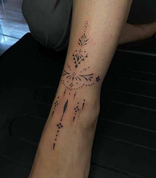 Dotwork ornamental pattern tattoo by @dimel_tattooer