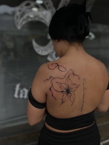 Fine line delicate flower tattoo by @dimel_tattooer