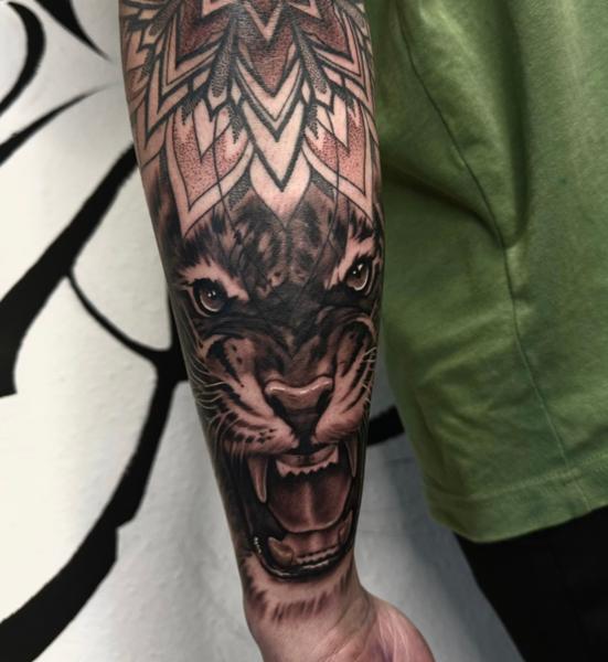 Realism geometric tiger tattoo by @domi_n_ink_
