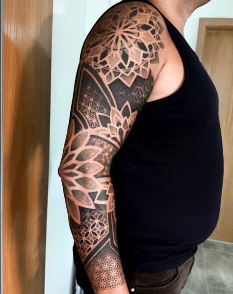 Blackwork geometric mandala tattoo by @domi_n_ink_
