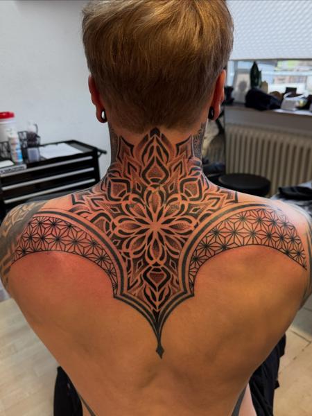 Ornamental geometric mandala tattoo by @domi_n_ink_