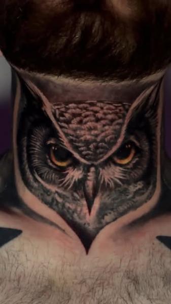 Realism owl portrait tattoo by @dostattoo_marios