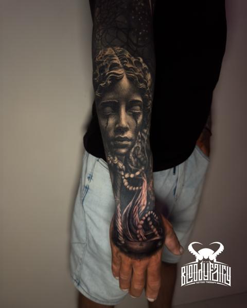Realism crying statue tattoo by @dostattoo_marios