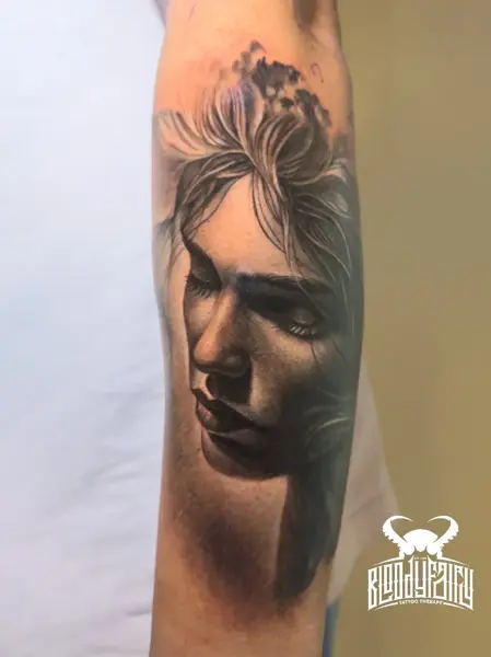 Realism woman portrait tattoo by @dostattoo_marios