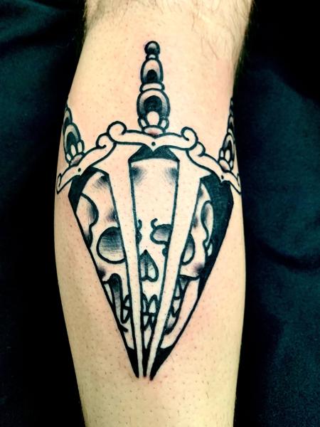 Traditional dagger skull tattoo by @edstaplestattooer