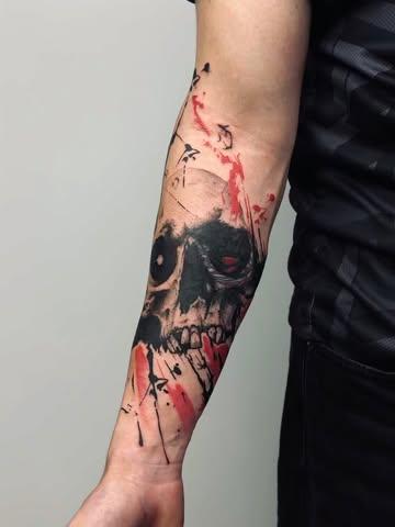 Illustrative skull with splashes tattoo by @tease_84