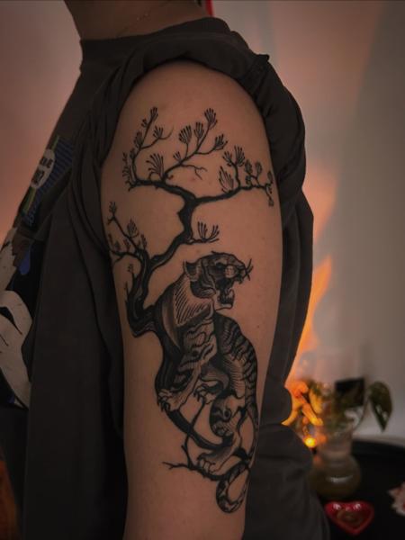 Japanese tiger and tree tattoo by @jelene_tattoo