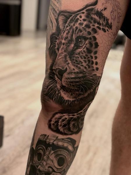 Realism leopard portrait tattoo by @elle_ink_
