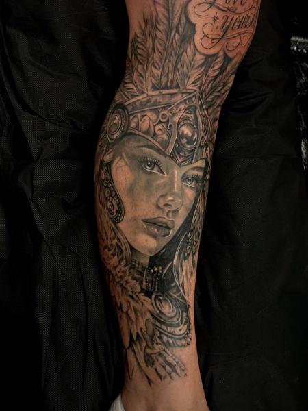 Realism warrior woman tattoo by @elle_ink_