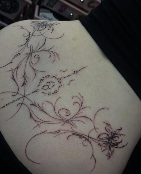 Fine line floral ornamental tattoo by @ellsy_pulltattoos