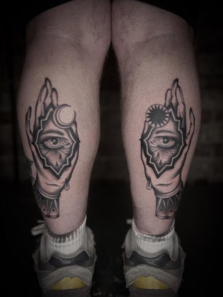 Blackwork eye in hand tattoo by @elliottlane