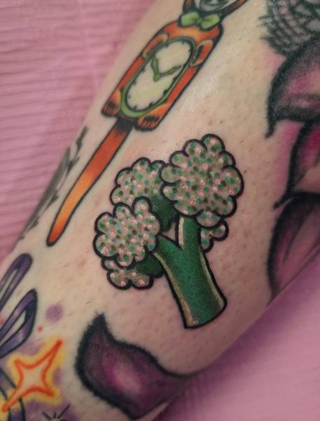 Illustrative cartoon broccoli tattoo by @emmaelizabethtattoo
