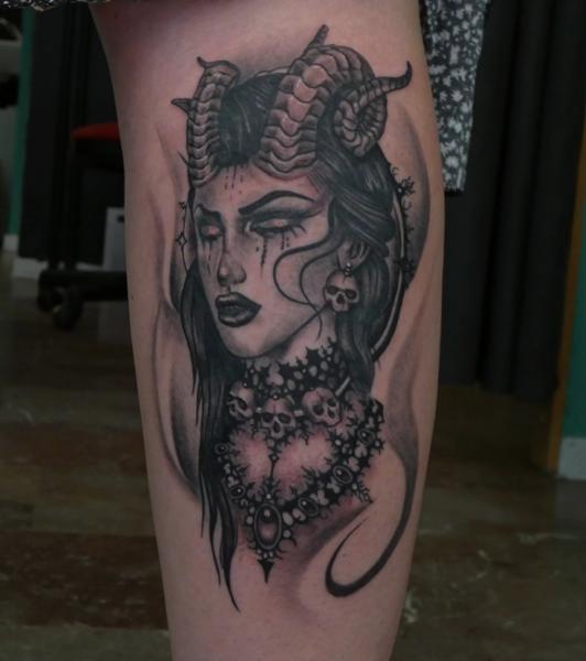 Blackwork horned woman tattoo by @endrilazaj