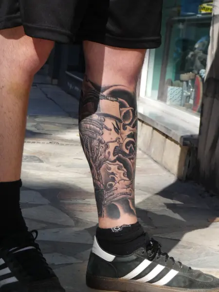 Blackwork skull with hat tattoo by @endrilazaj