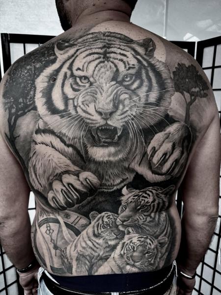 Realism tiger family tattoo by @enopolovina