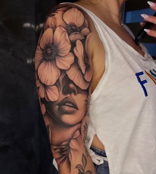 Realism floral woman tattoo by @erlindi_tattoo