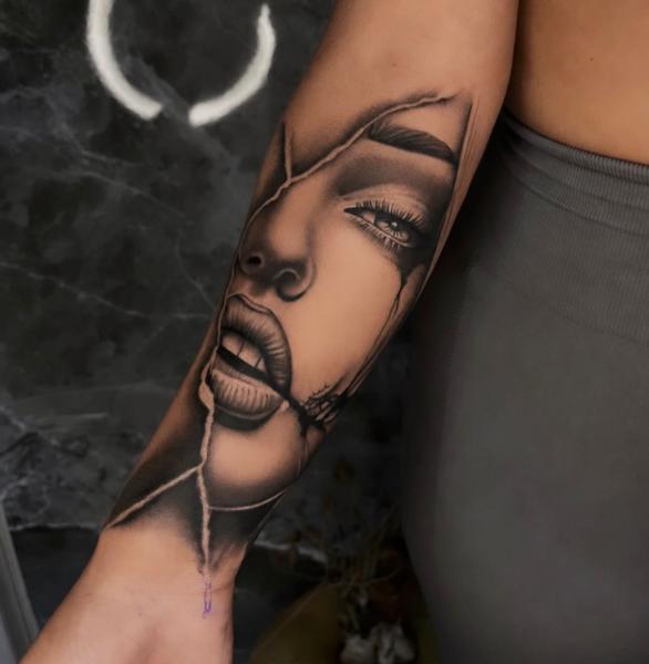 Realism cracked face tattoo by @erlindi_tattoo