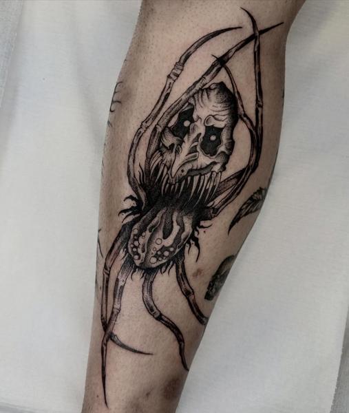 Blackwork spider skull tattoo by @mo.rf_tattoo