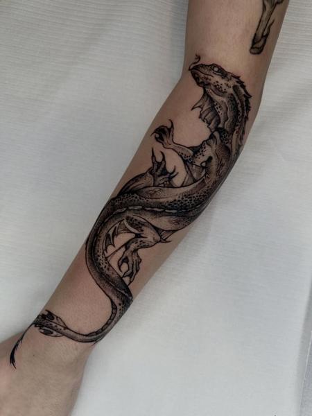 Blackwork dragon tattoo by @mo.rf_tattoo