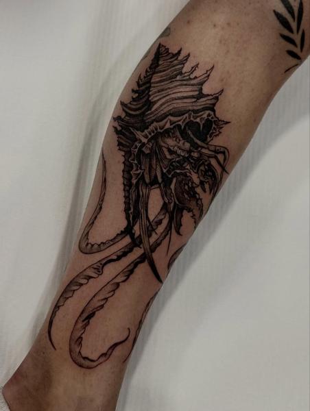 Blackwork shell creature tattoo by @mo.rf_tattoo