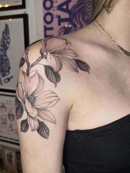 Dotwork magnolia flowers tattoo by @elzavanhouden
