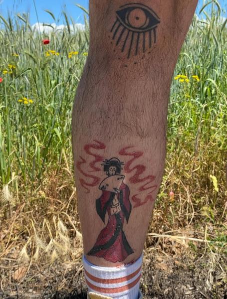 Japanese geisha figure tattoo by @evi_ttt
