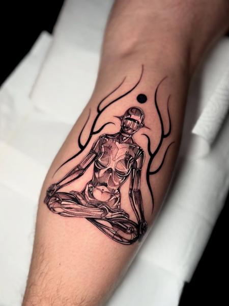 Illustrative meditating android tattoo by @corvus_ntc