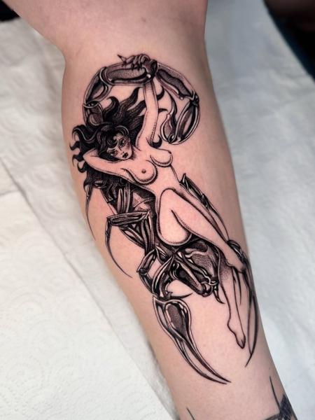 Illustrative scorpion pinup tattoo by @corvus_ntc