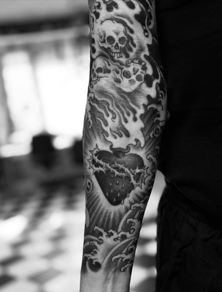 Blackwork skulls and heart tattoo by @ey.ron_tattoo