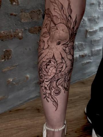 Linework floral octopus tattoo by @GiafkaTattoo33