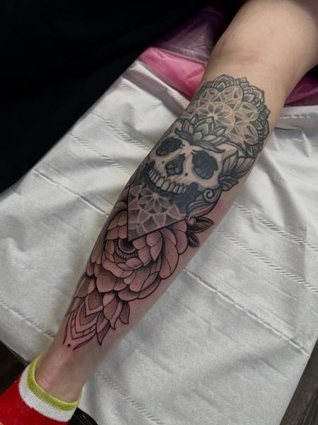 Blackwork ornamental skull tattoo by @fiona_jay_tattoo