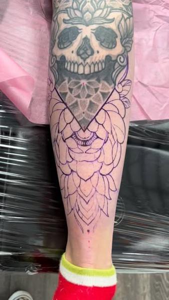 Geometric geometric skull tattoo by @fiona_jay_tattoo