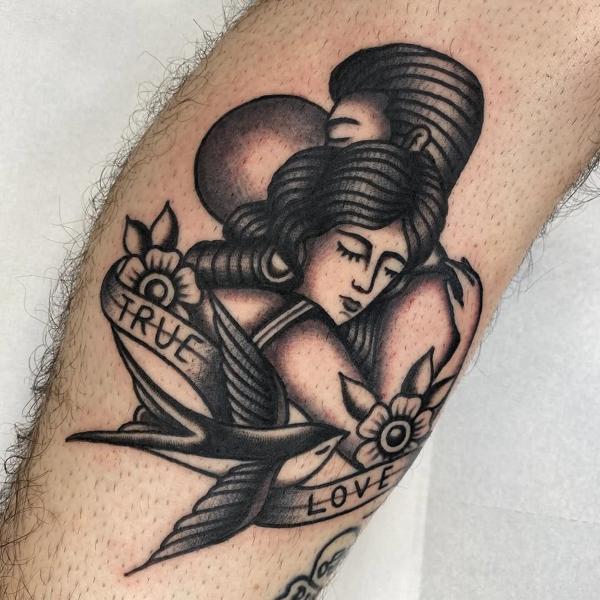Traditional embracing couple tattoo by @fontascast